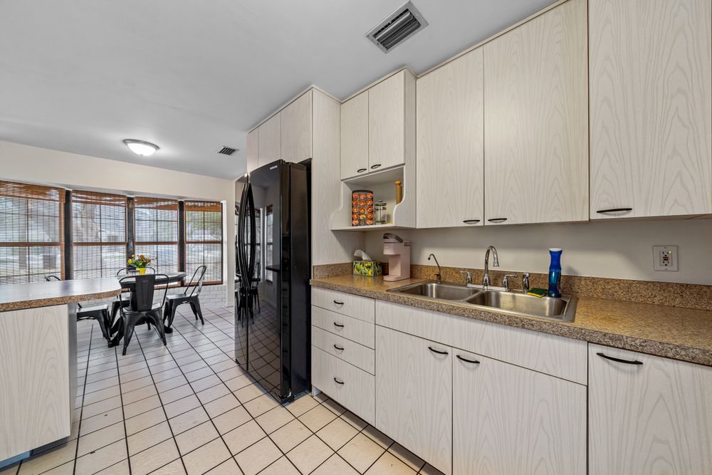 Furnished rental kitchen